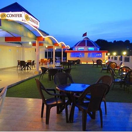 Treebo Trend Gk Conifer Hotel Dharamshala Bagian luar foto