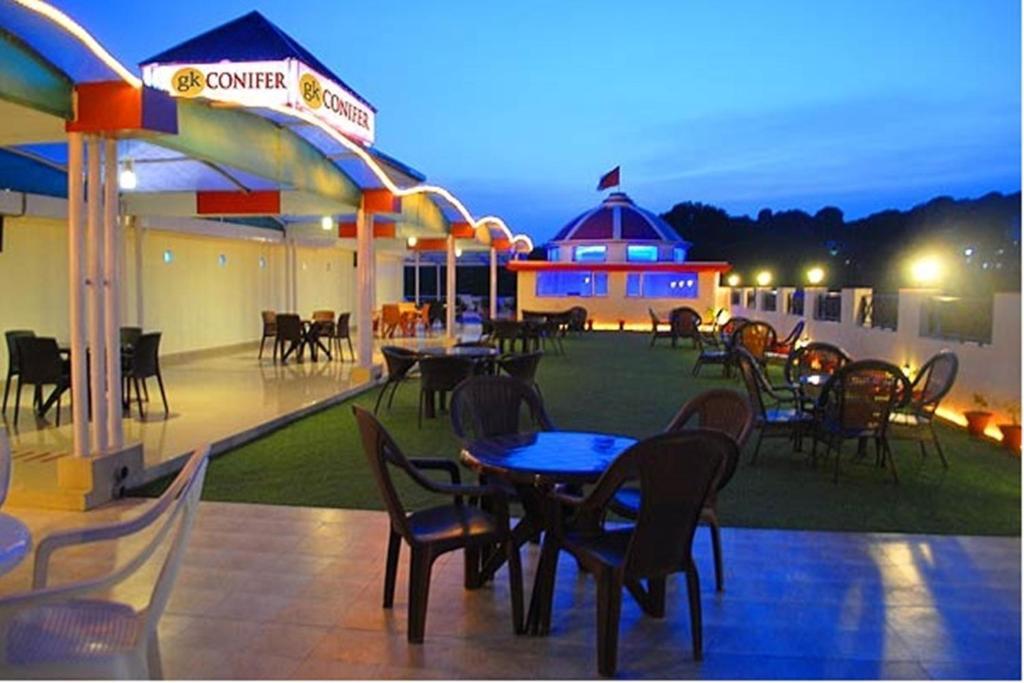 Treebo Trend Gk Conifer Hotel Dharamshala Bagian luar foto