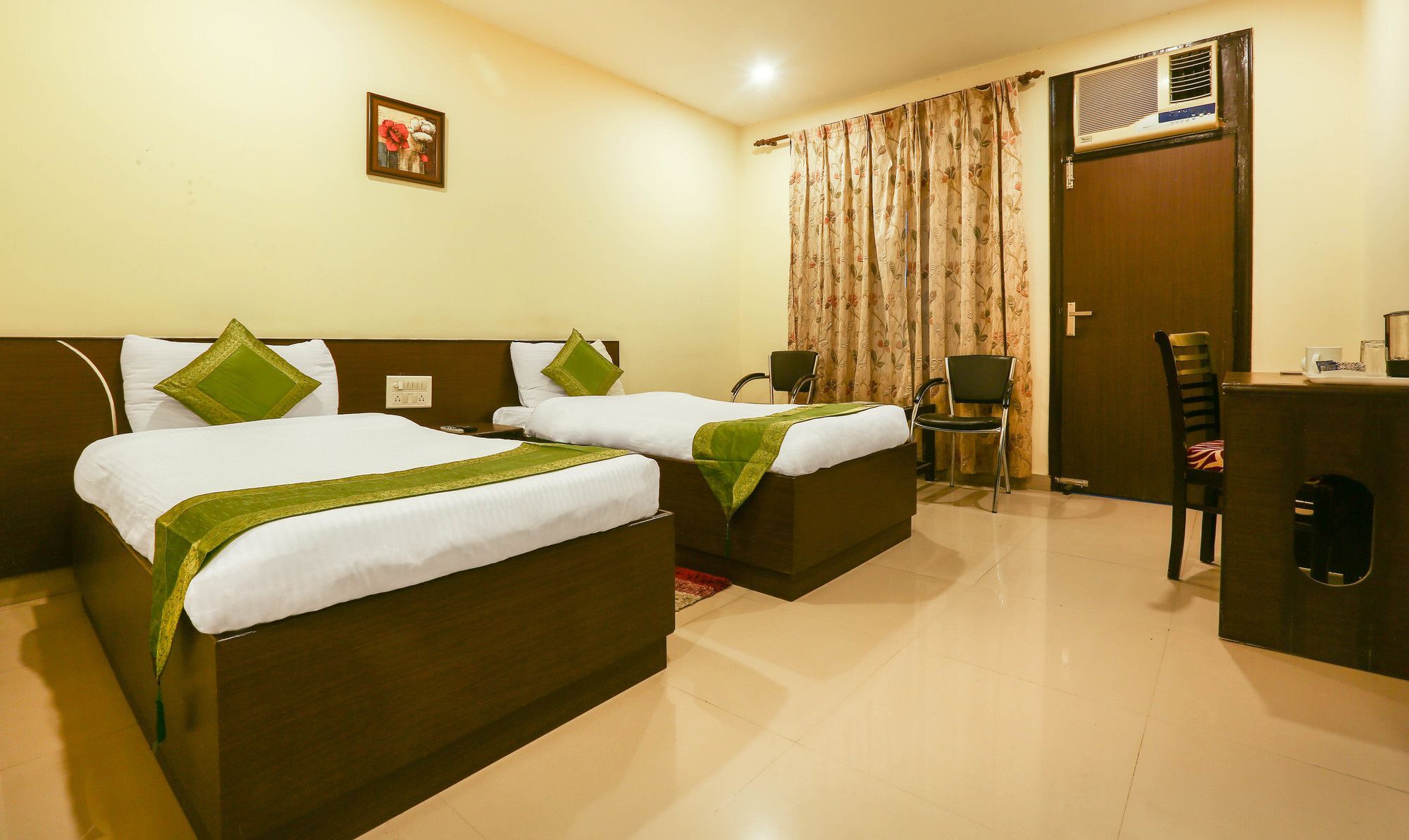 Treebo Trend Gk Conifer Hotel Dharamshala Bagian luar foto