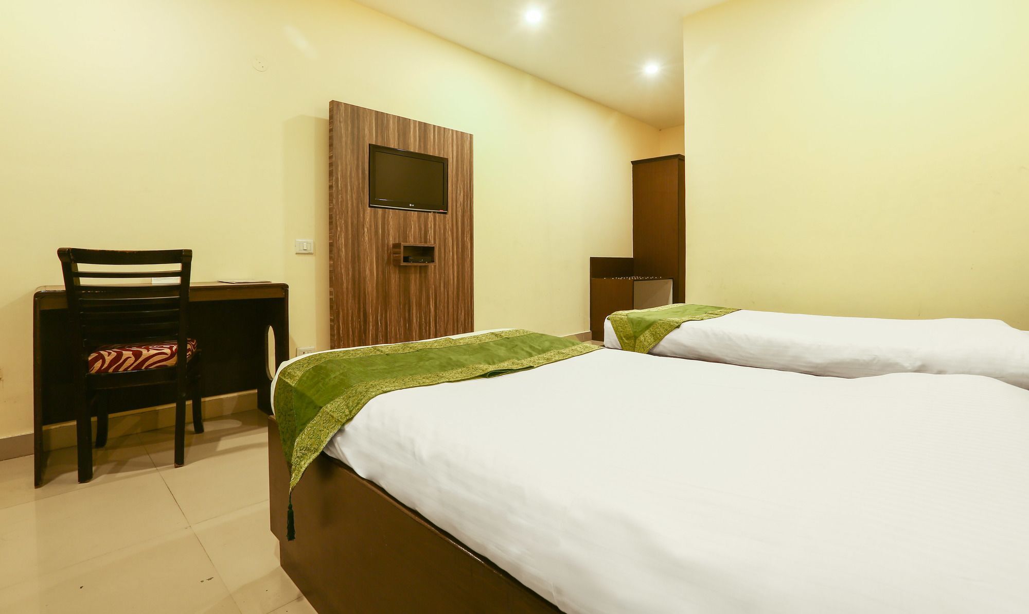 Treebo Trend Gk Conifer Hotel Dharamshala Bagian luar foto