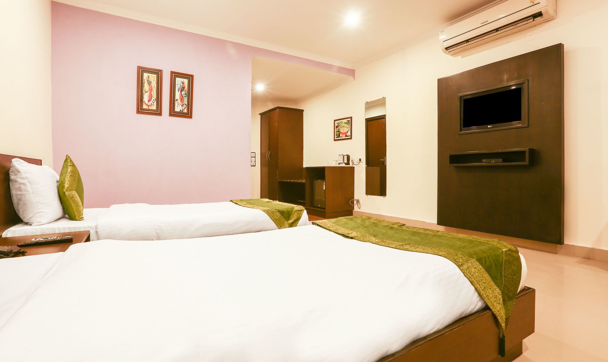Treebo Trend Gk Conifer Hotel Dharamshala Bagian luar foto