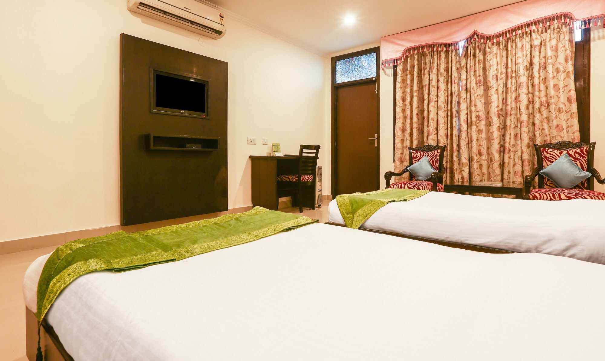 Treebo Trend Gk Conifer Hotel Dharamshala Bagian luar foto