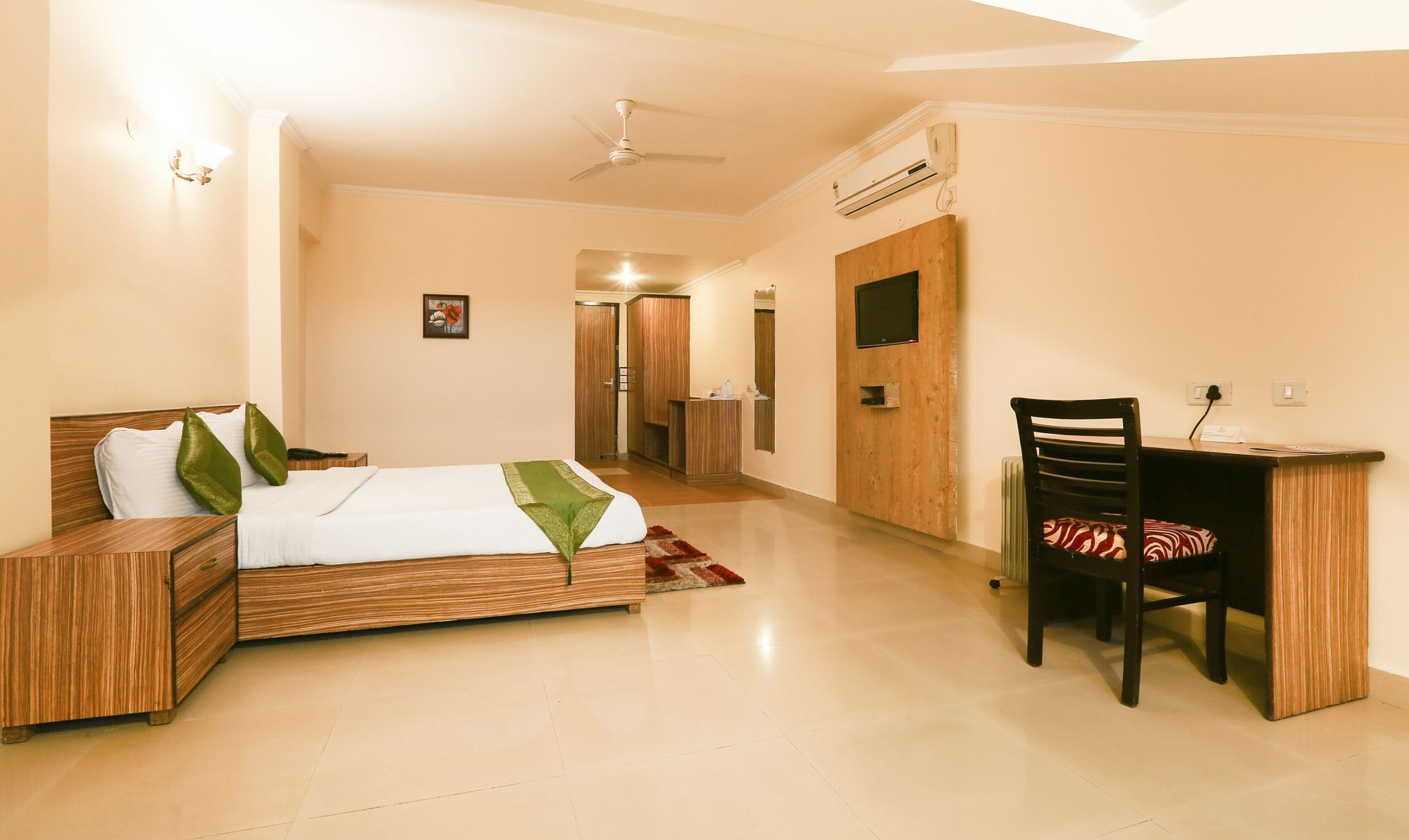 Treebo Trend Gk Conifer Hotel Dharamshala Bagian luar foto