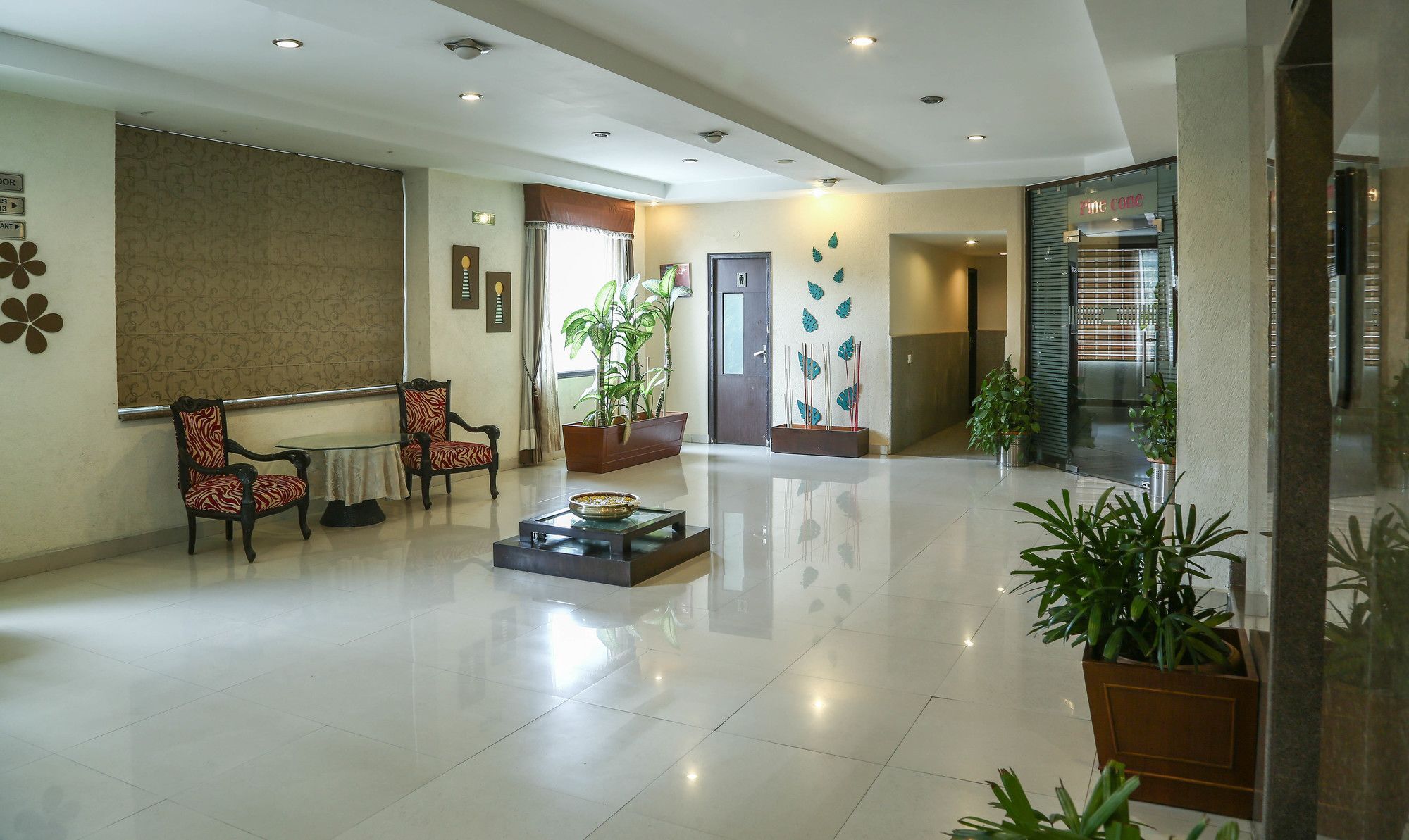 Treebo Trend Gk Conifer Hotel Dharamshala Bagian luar foto