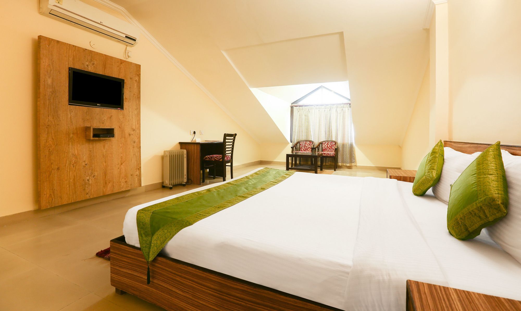 Treebo Trend Gk Conifer Hotel Dharamshala Bagian luar foto