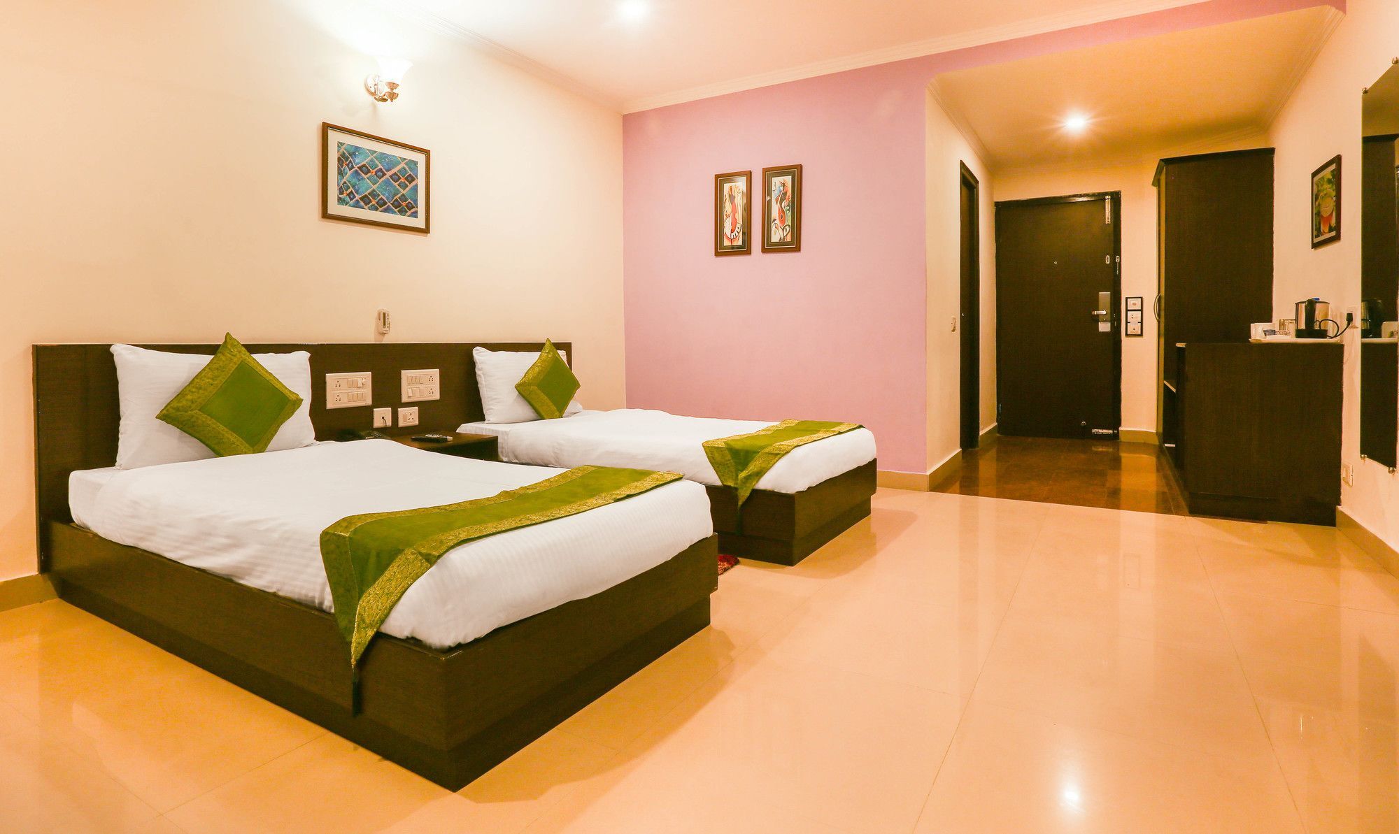 Treebo Trend Gk Conifer Hotel Dharamshala Bagian luar foto