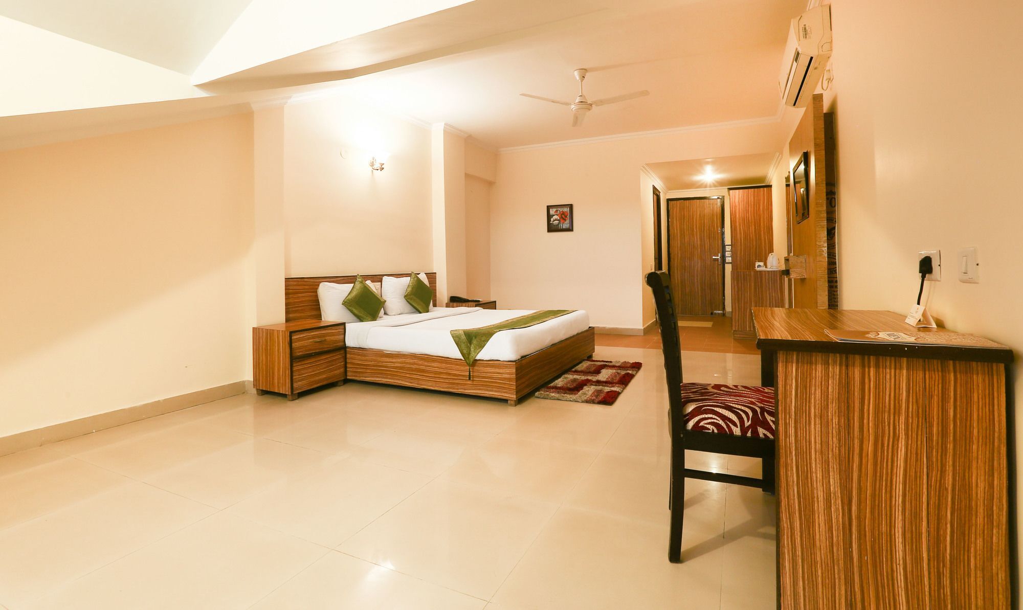 Treebo Trend Gk Conifer Hotel Dharamshala Bagian luar foto