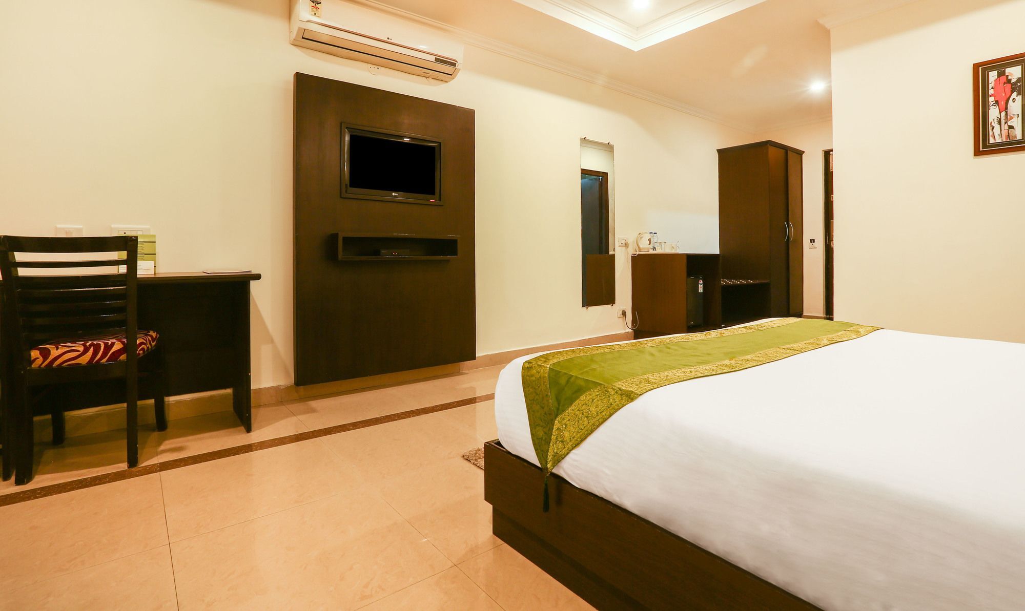Treebo Trend Gk Conifer Hotel Dharamshala Bagian luar foto