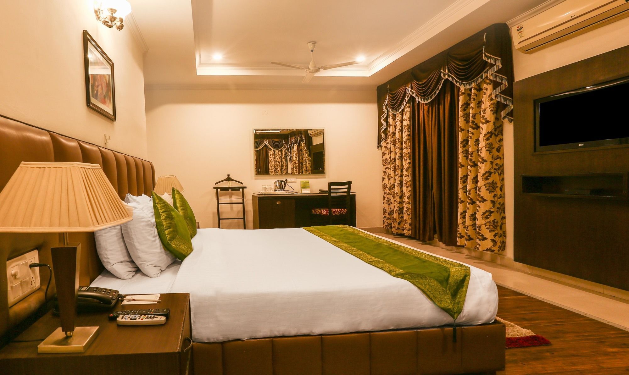 Treebo Trend Gk Conifer Hotel Dharamshala Bagian luar foto